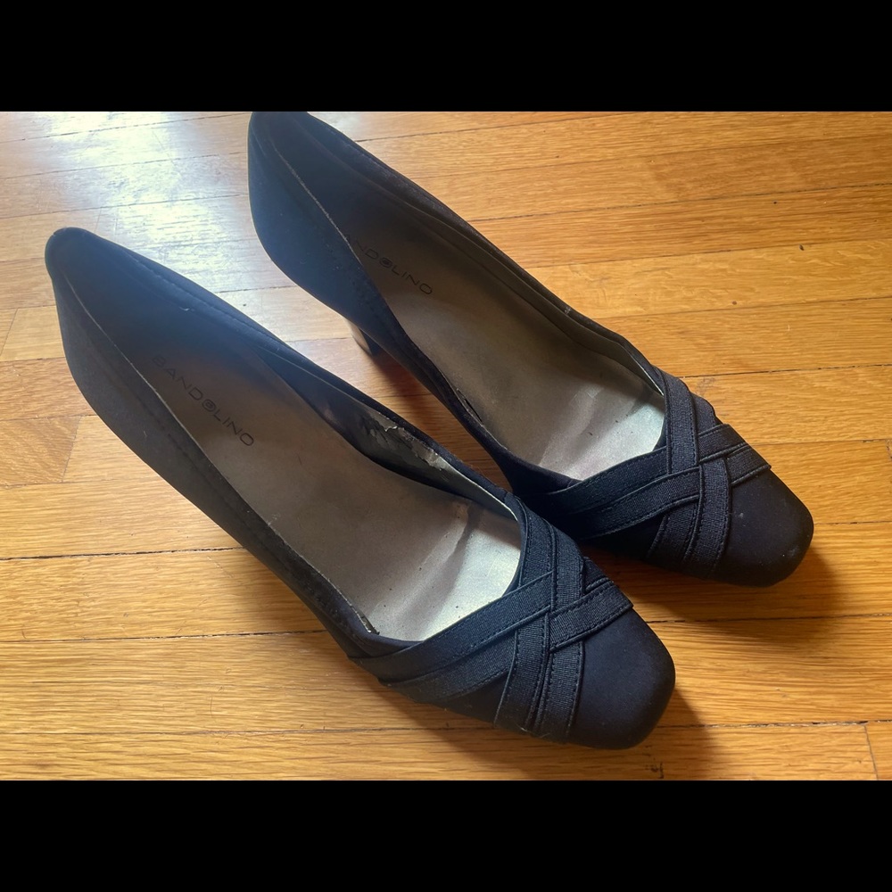 Bandolino size 9 black pumps with crisscross design detail
